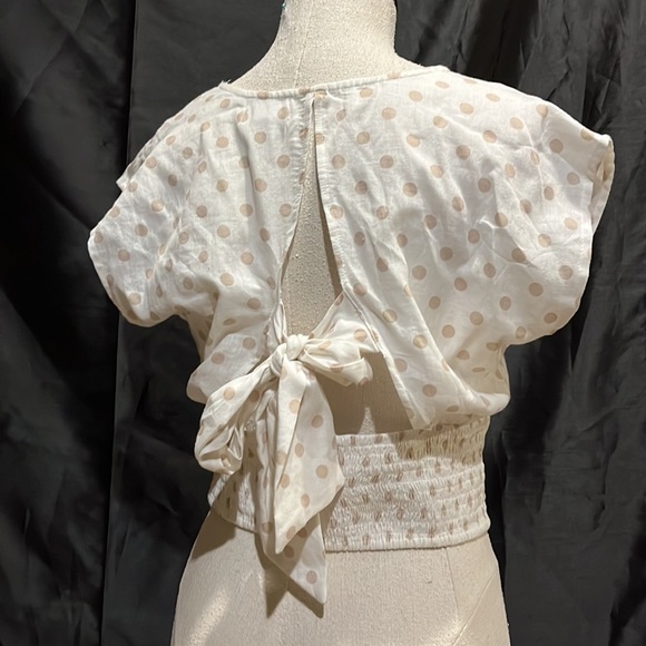 White top with tan polkadots - Picture 2 of 5